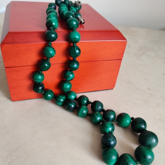 Vintage hand carved genuine graduated striped malachite beads necklace - Picture 14 of 16